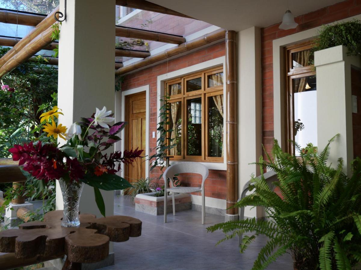 Casa Del Rio En Mindo Bed & Breakfast Exterior foto