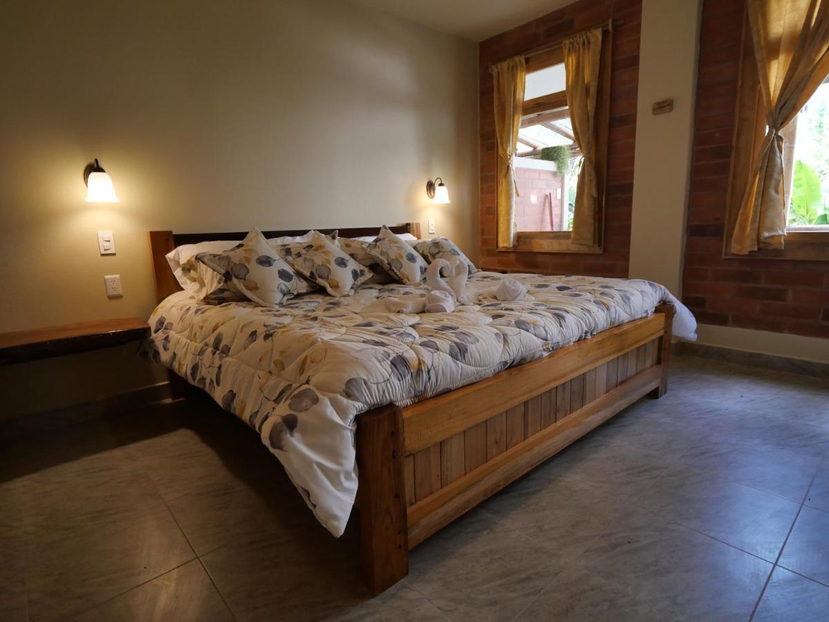 Casa Del Rio En Mindo Bed & Breakfast Exterior foto