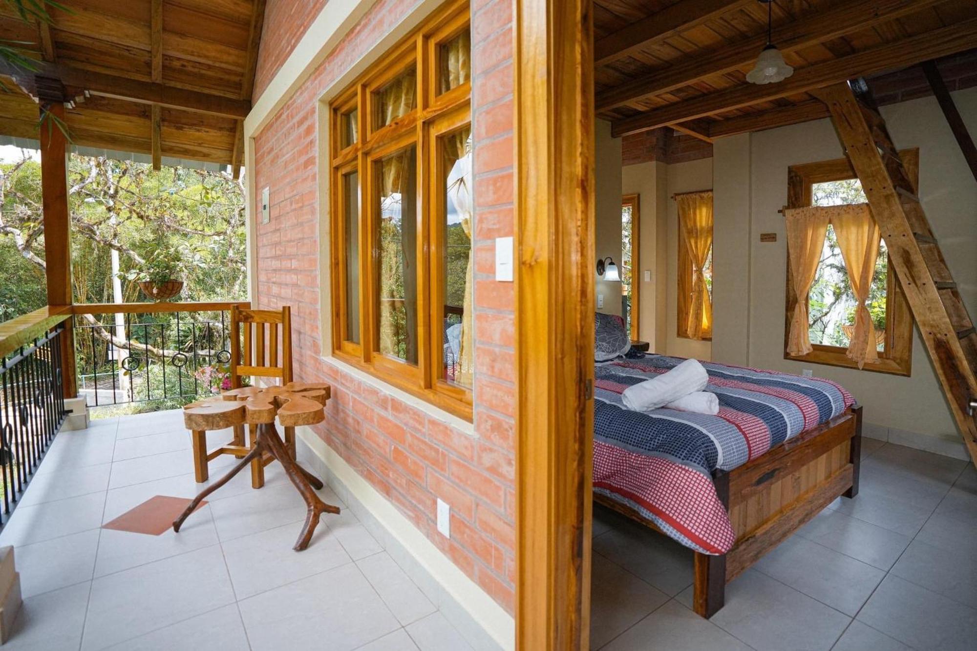 Casa Del Rio En Mindo Bed & Breakfast Exterior foto