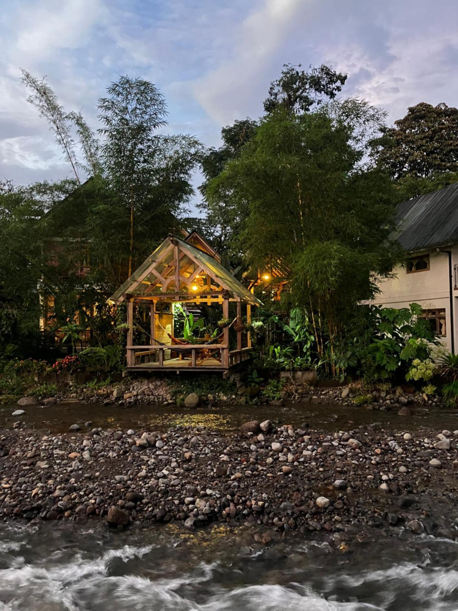 Casa Del Rio En Mindo Bed & Breakfast Exterior foto